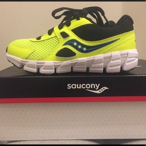 Kids Saucony sneakers nwot